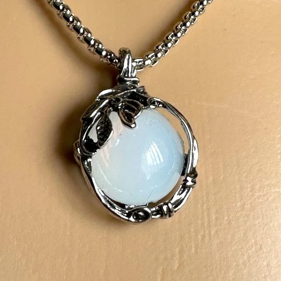Silvery Retro Leaf Pattern Inlaid Moonstone Pendant/Necklace. - Picture 2 of 7